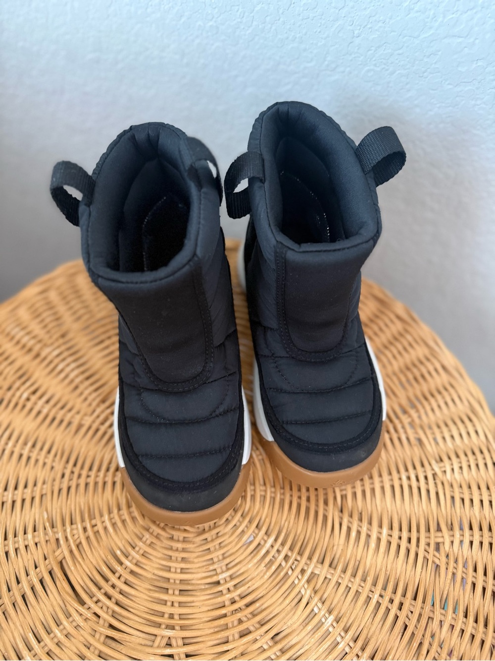 Columbia Kids Black Snow Boots with Brown Sole size 1